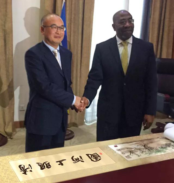 張海岸董事長率隊訪問烏干達,與魯貢達總理親切會晤